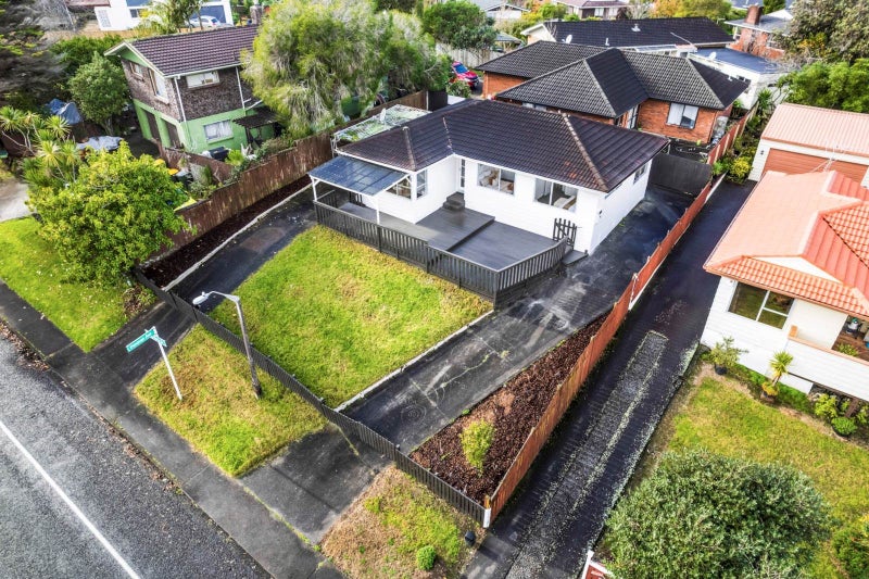 22 Zita Maria Drive, Massey, Auckland - Carousel 1