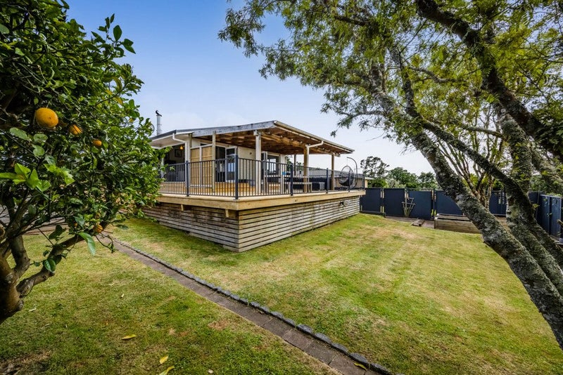 12 Rennell Street, Frankleigh Park, New Plymouth - Carousel 2