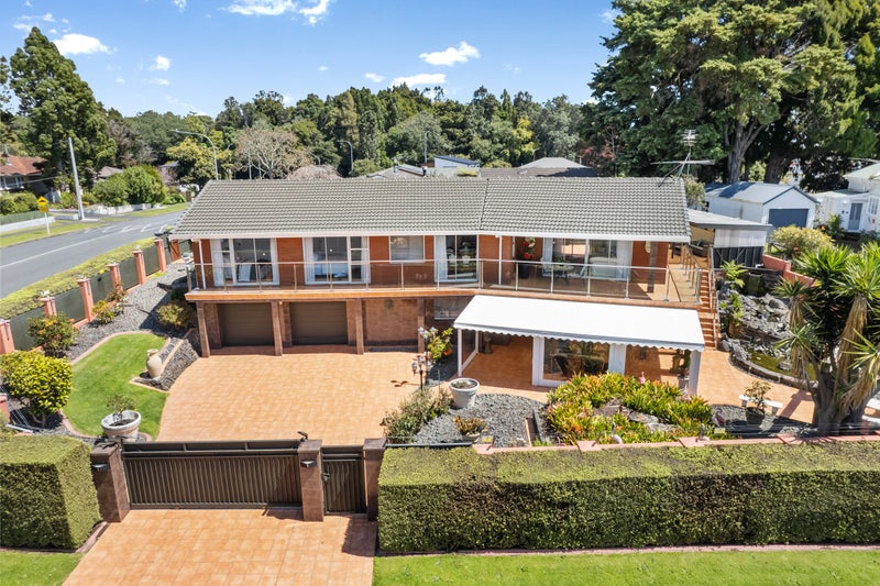 8 Butterworth Avenue, Opaheke, Papakura - Carousel 1