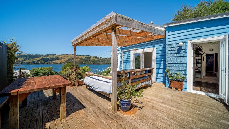 17 Adderley Terrace, Ravensbourne, Dunedin - Carousel 1