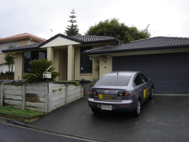 12 Atlantic Place, Goodwood Heights, Auckland - Carousel 1