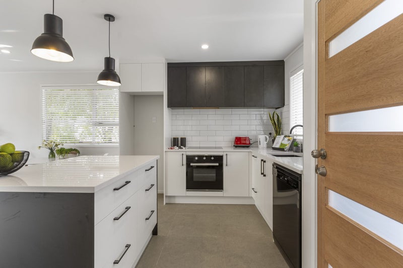 30 Matapouri Road, Mangere Bridge, Auckland - Carousel 2