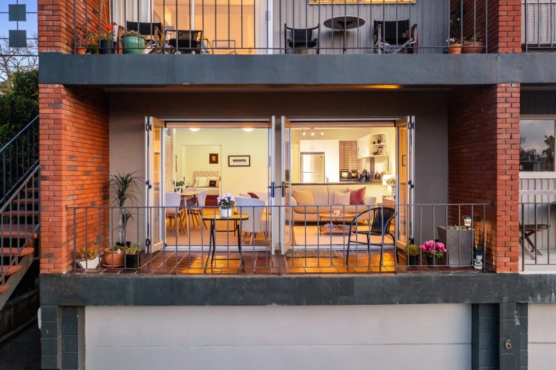 1/6 Saratoga Avenue, Herne Bay, Auckland - Carousel 1