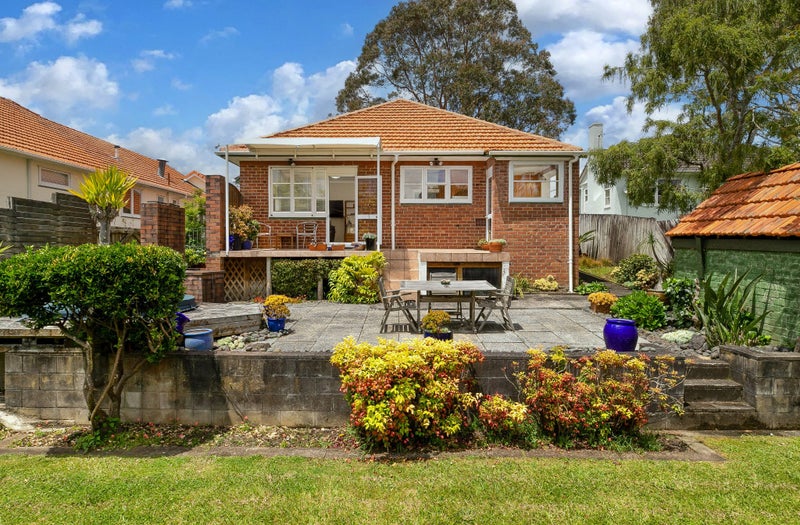 20 Kanuka Street, Point Chevalier, Auckland - Carousel 1