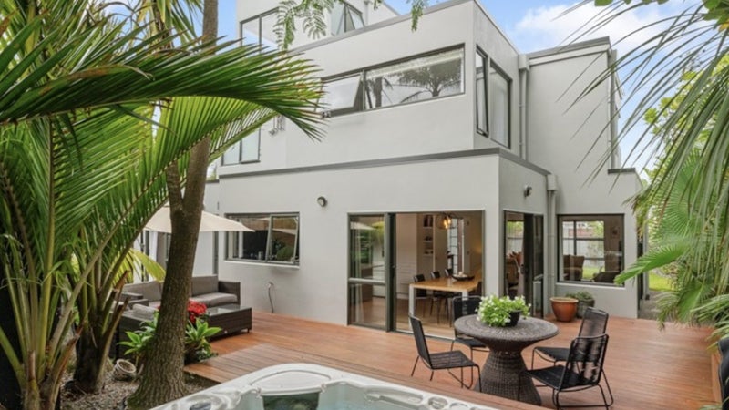 42 Merani Street, Narrow Neck, Auckland - Carousel 1