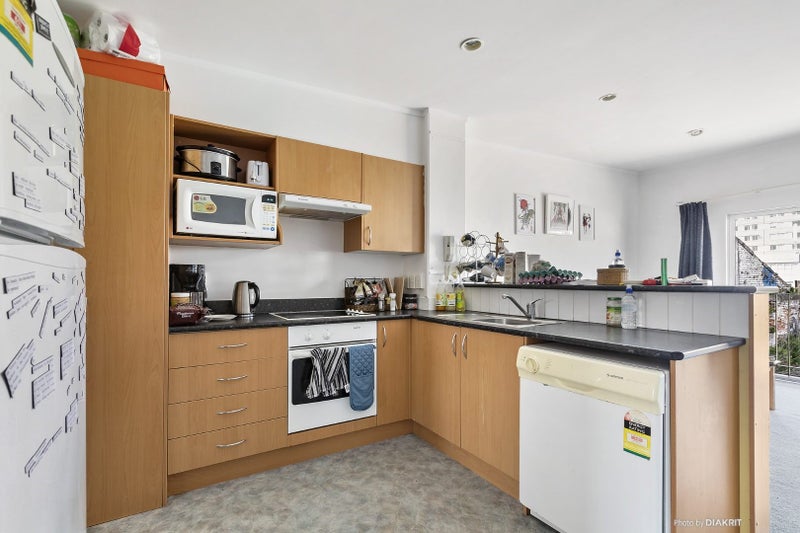 12/3 Kelvin Grove, Te Aro, Wellington - Carousel 2