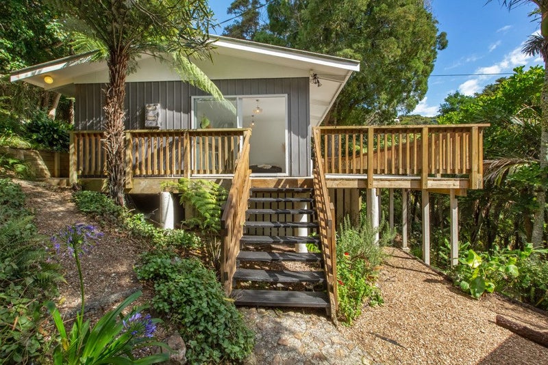 36 Hobson Terrace, Onetangi, Waiheke Island - Carousel 1