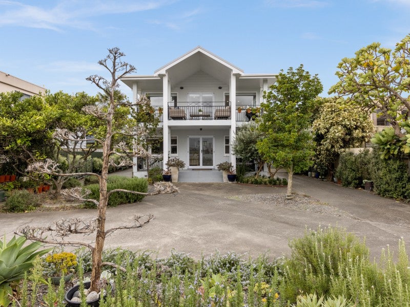 17 Meeanee Quay, Westshore, Napier - Carousel 1