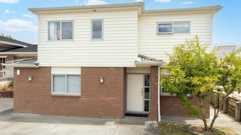 2A Kyeemagh Street, Botany Downs, Auckland - Carousel 1