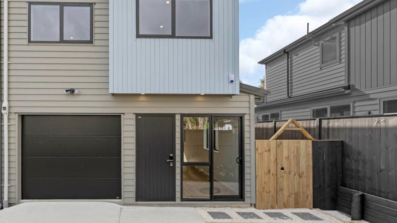 10 Minaret Drive, Bucklands Beach, Auckland - Carousel 1