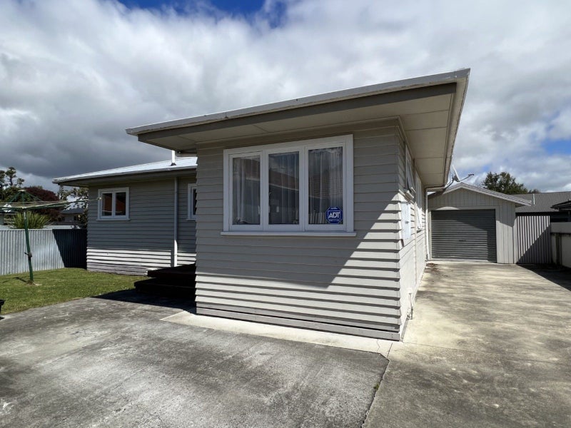 30 Botanical Road, Takaro, Palmerston North - Carousel 1