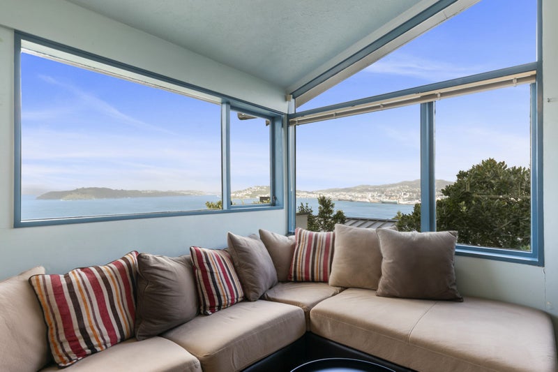 16 Shalimar Crescent, Khandallah, Wellington - Carousel 1