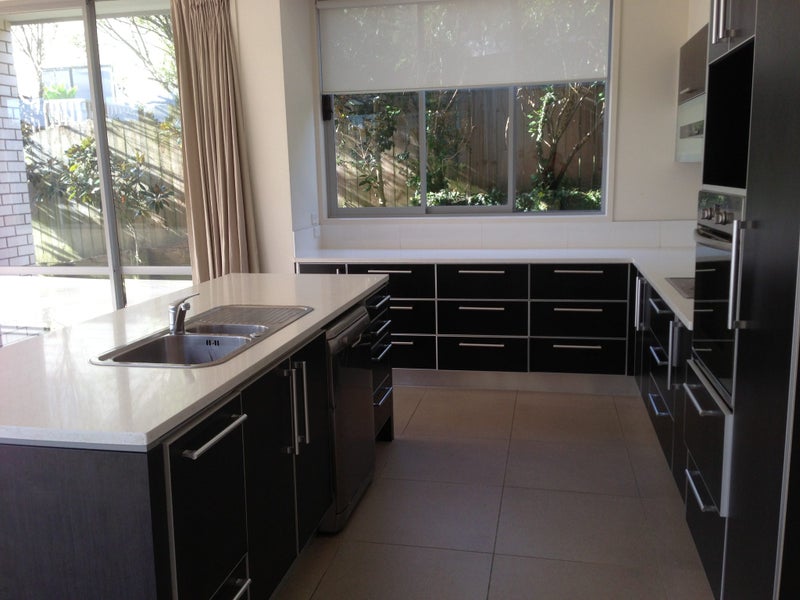 715A Beach Road, Browns Bay, Auckland - Carousel 2