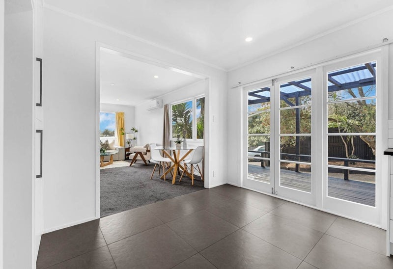 82 Kivell Close, Mangere East, Auckland - Carousel 2