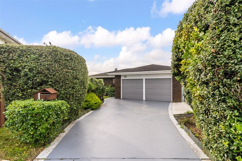6 Thurso Grove, Papakowhai, Porirua - Carousel 1