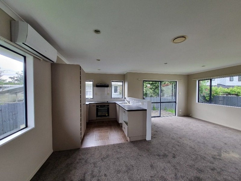 100 Cobham Crescent, Kelston, Auckland - Carousel 2