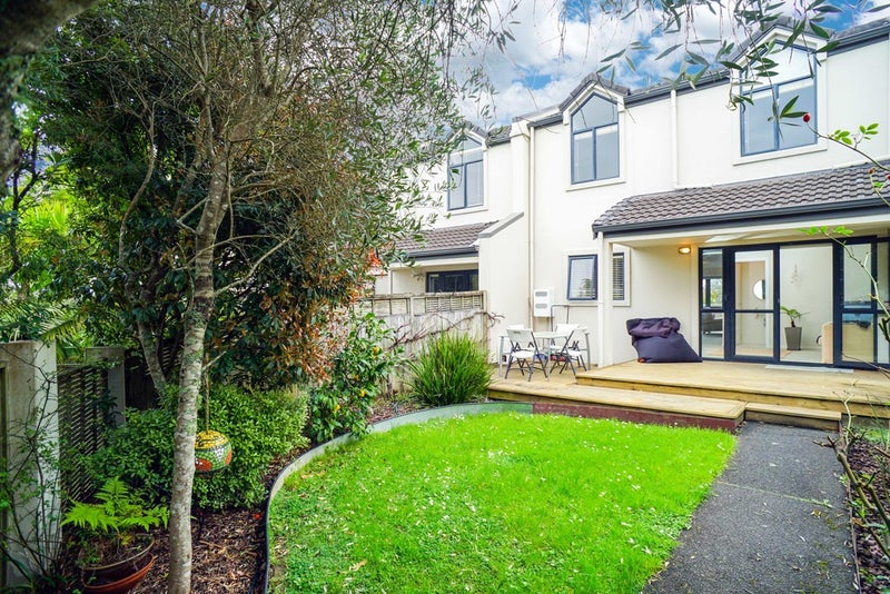 2/7 Belle Verde Drive, Sunnynook, Auckland - Carousel 1