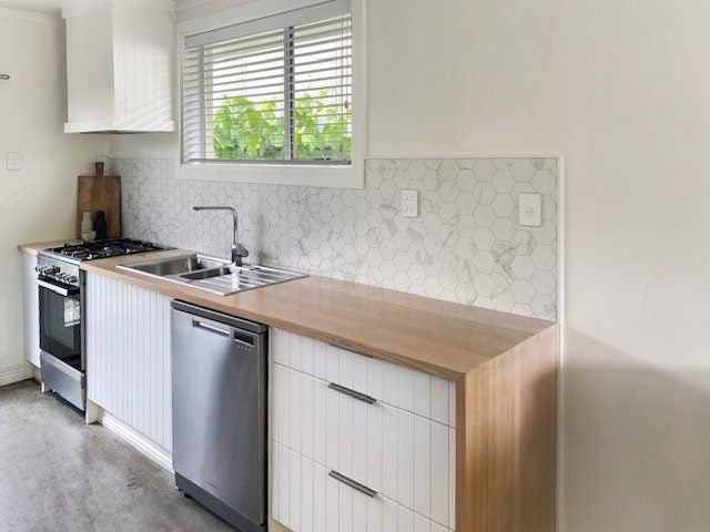 3/5 Coles Place, St Albans, Christchurch - Carousel 2