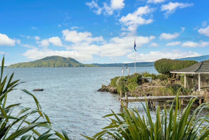 15 Manahi Avenue, Kawaha Point, Rotorua - Carousel 2