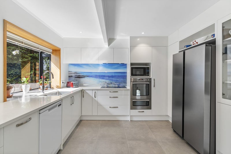 1/8 Penguin Drive, Murrays Bay, Auckland - Carousel 2