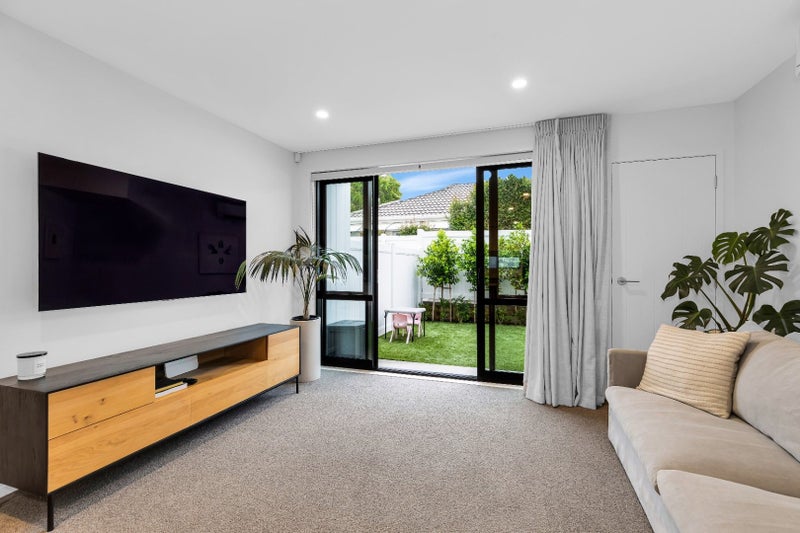 8/26 Moa Road, Point Chevalier, Auckland - Carousel 1