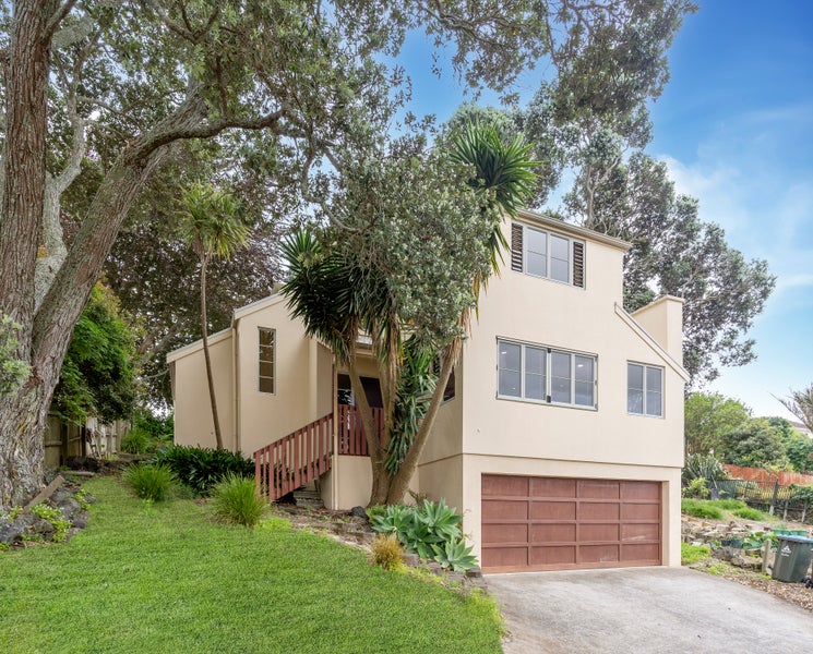 33B Ngatiawa Street, One Tree Hill, Auckland - Carousel 1