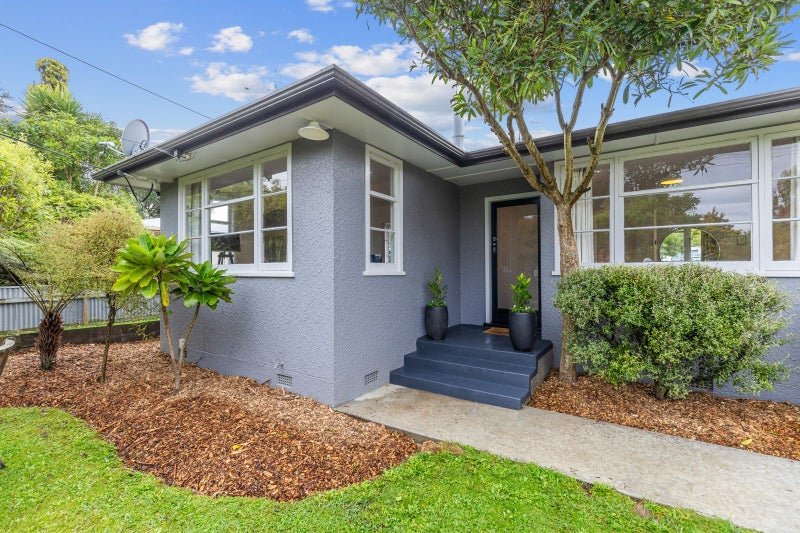 12 Norwich Place, Awapuni, Palmerston North - Carousel 2