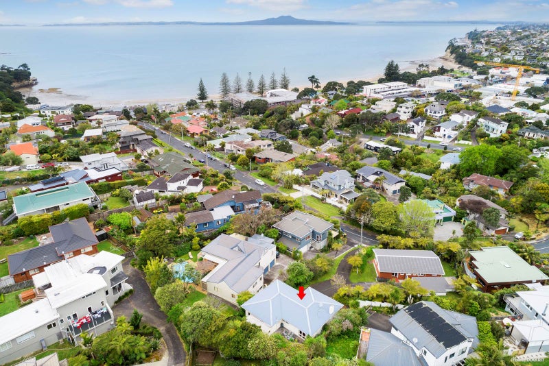 1/0 Oban Road, Browns Bay, Auckland - Carousel 1