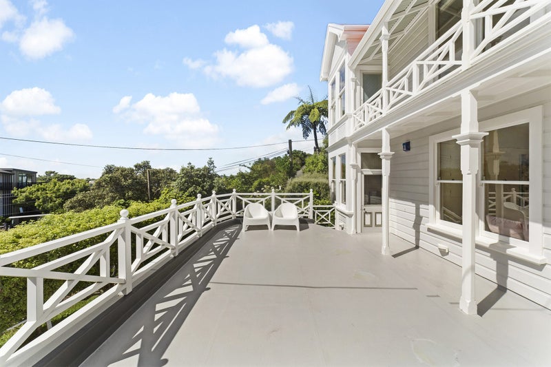 5 Farm Road, Northland, Wellington - Carousel 2