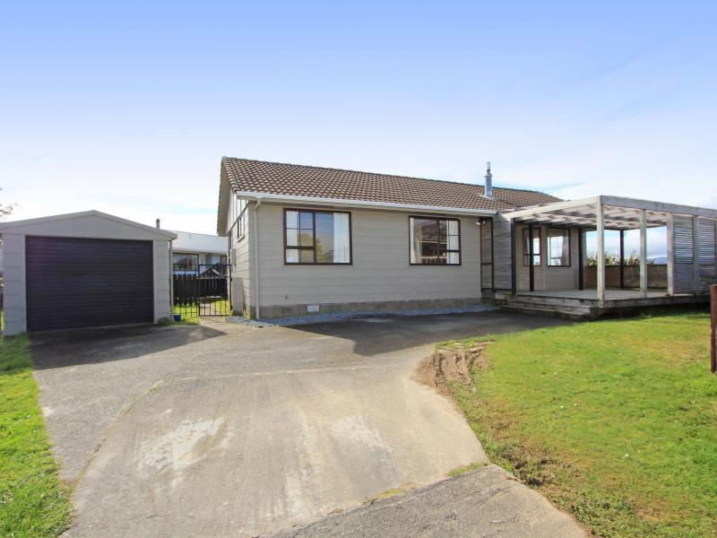 21 Mossburn Grove, Kelson, Lower Hutt - Carousel 2