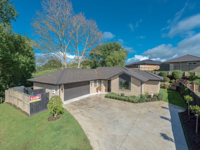 12 Rengarenga Close, Baverstock, Hamilton - Carousel 1