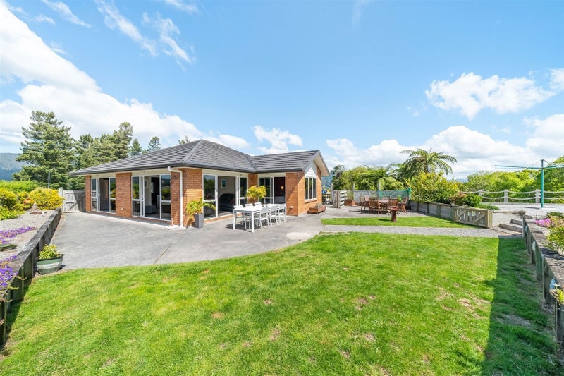 1 Valley View Way, Timberlea, Upper Hutt - Carousel 1