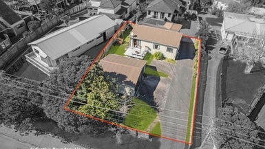 82 Browns Bay Road, Rothesay Bay, Auckland - Carousel 1