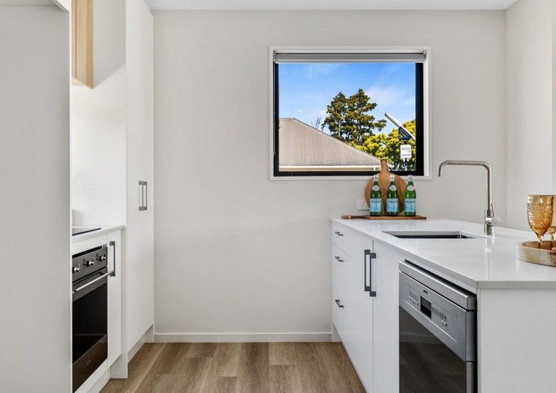 2/32 Hammersley Avenue, Shirley, Christchurch - Carousel 2