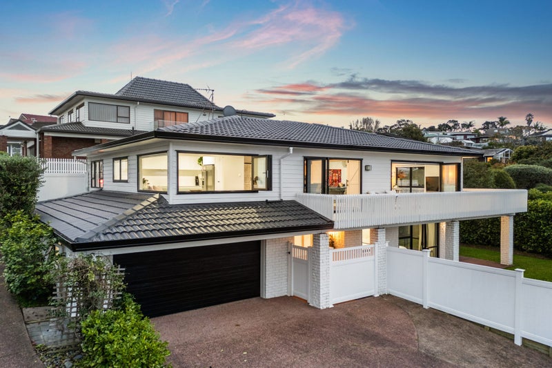 2/33 Parr Terrace, Castor Bay, Auckland - Carousel 1