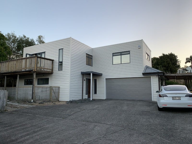 20A Belleaire Court, West Harbour, Auckland - Carousel 1