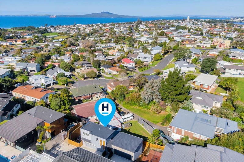 73D East Coast Road, Castor Bay, Auckland - Carousel 2