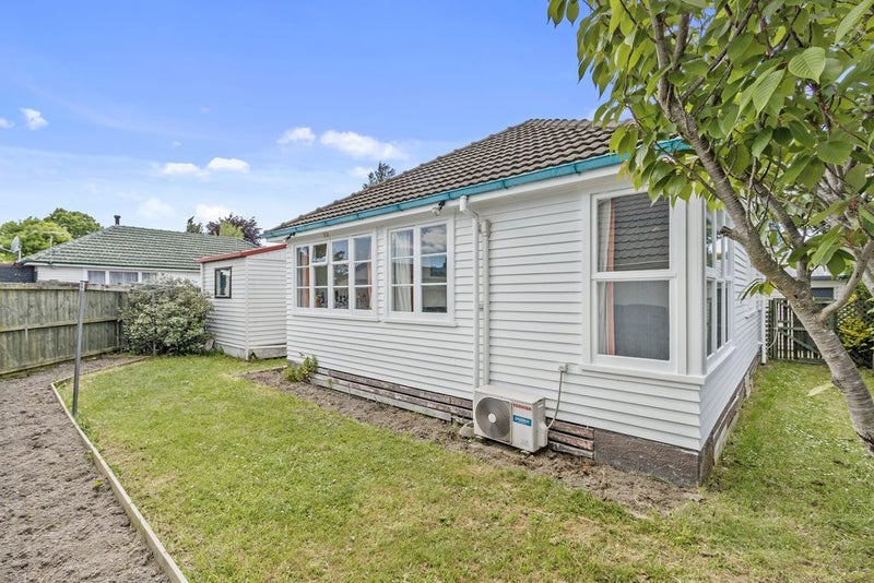 1/11 Hollyford Avenue, Bryndwr, Christchurch - Carousel 2