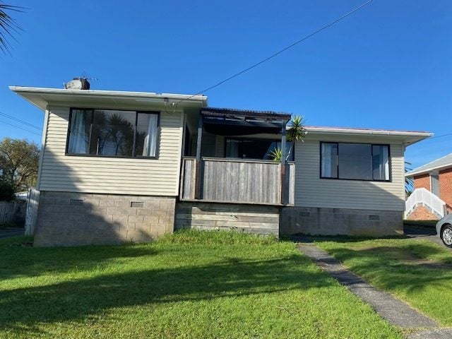 37 Fairclough Road, Beach Haven, Auckland - Carousel 1