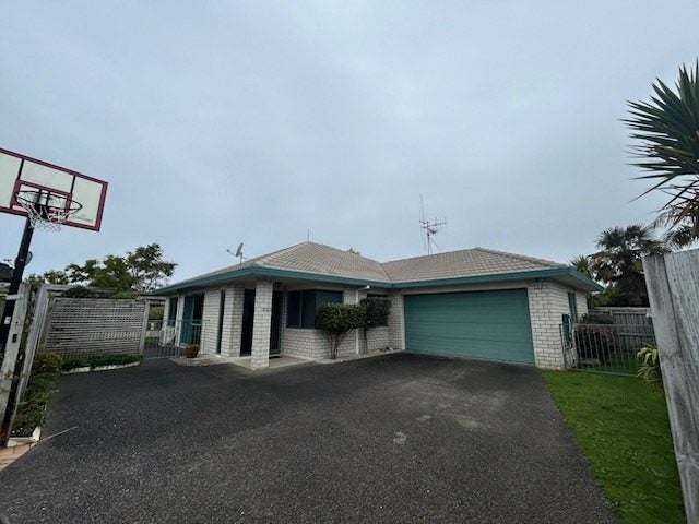 289 Gravatt Road, Papamoa Beach, Papamoa - Carousel 1