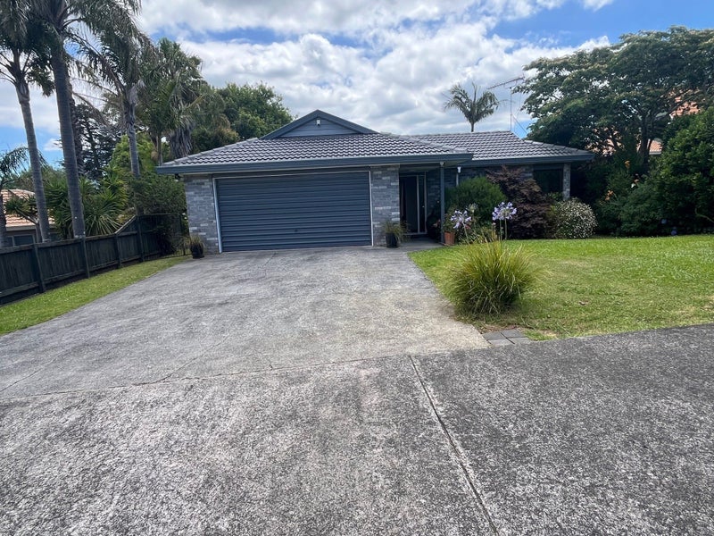 15 Pinewood Grove, Botany Downs, Auckland - Carousel 2