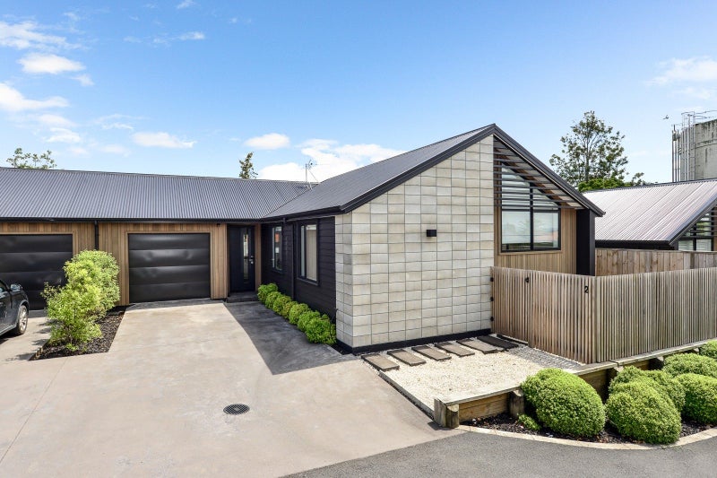 2/103 Cambridge Road, Hillcrest, Hamilton - Carousel 1