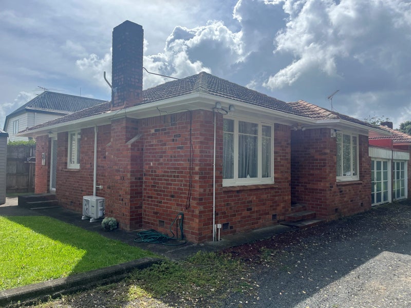 2A Huntingtree Avenue, Sandringham, Auckland - Carousel 1