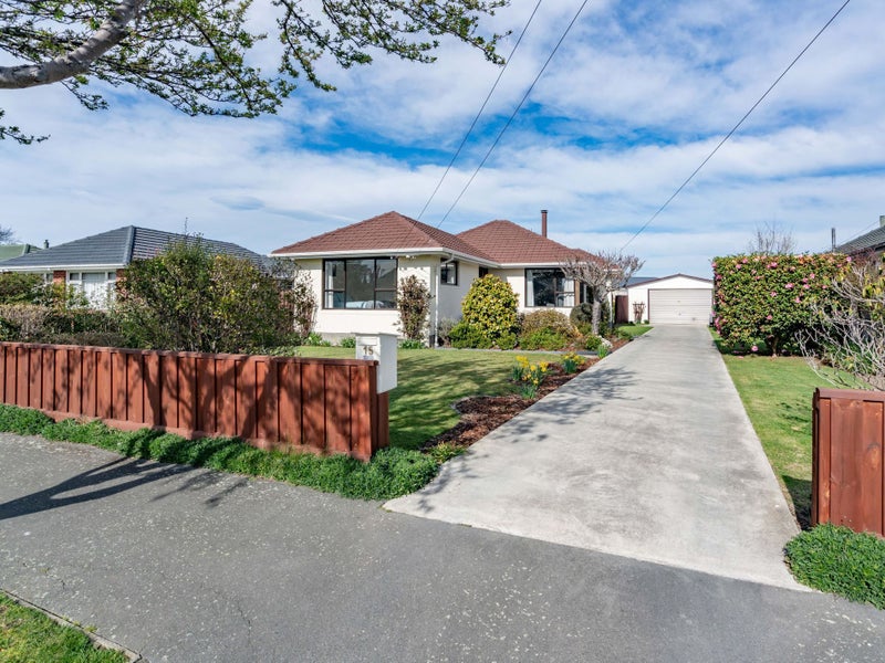 15 Vardon Crescent, Shirley, Christchurch - Carousel 1