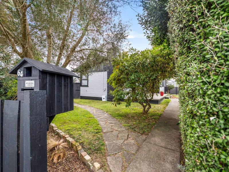 64 Garden Heights Avenue, Glenview, Hamilton - Carousel 1