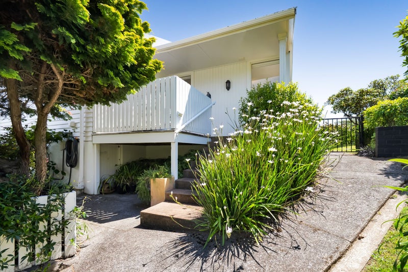 22 Awanui Street, Merrilands, New Plymouth - Carousel 2