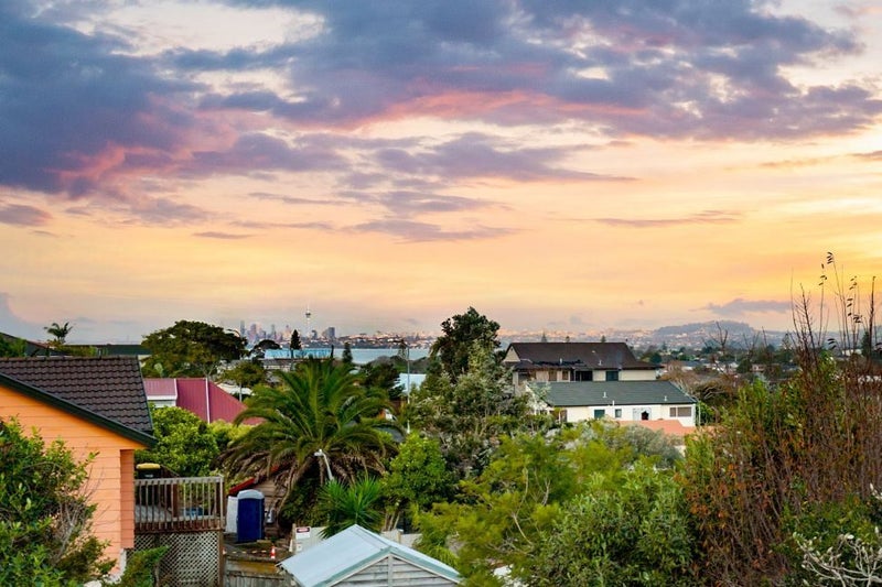 22 Worthington Place, West Harbour, Auckland - Carousel 2