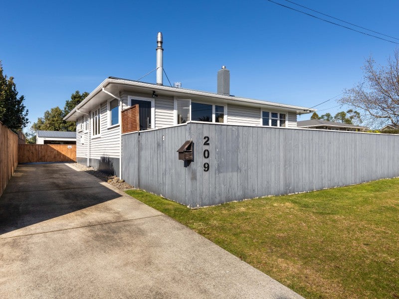 209 Frankley Road, Frankleigh Park, New Plymouth - Carousel 1