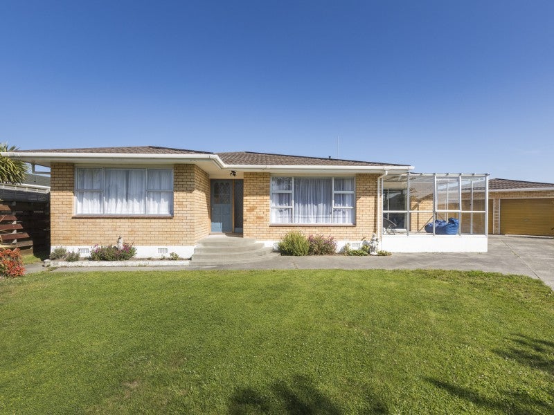 8 Wedgwood Grove, Highbury, Palmerston North - Carousel 1
