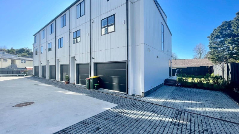 7D Agincourt Street, Glenfield, Auckland - Carousel 1